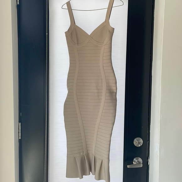 Body Con dress - Picture 2 of 5